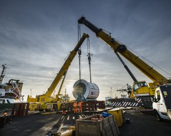 Coordinated OOG Cargo Handling for Offshore Construction Vessel