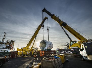 Coordinated OOG Cargo Handling for Offshore Construction Vessel